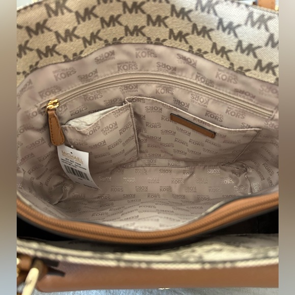 MICHAEL KORS Monogram Jet Set Tote NWT - Picture 9 of 13